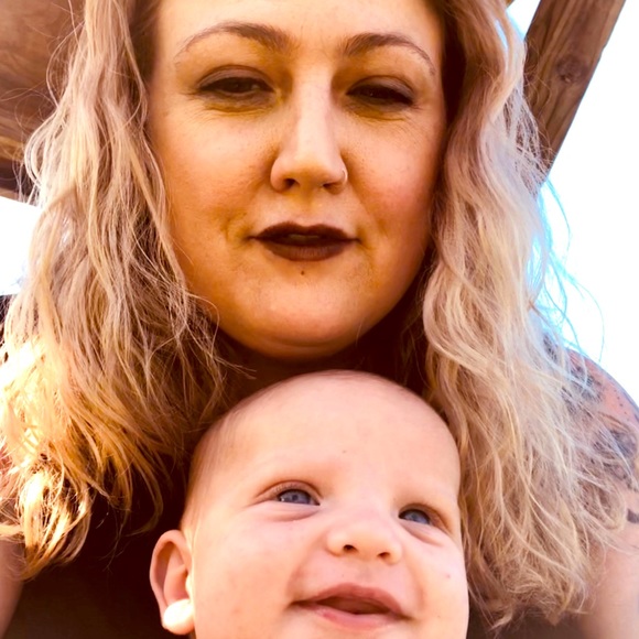 Meet your Posher, Danielle - Picture 2 of 5